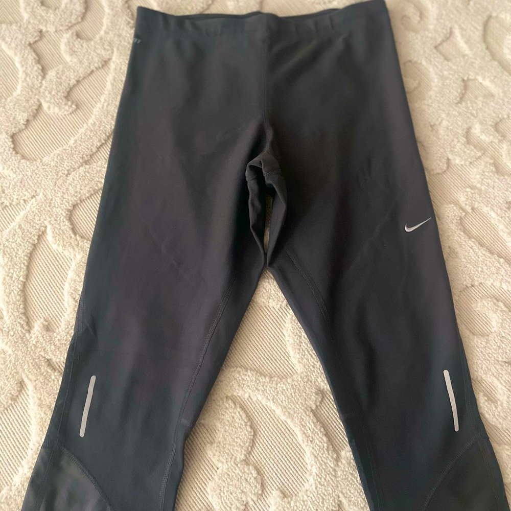 Like New Women’s Small Nike Dri-Fit Skinny Capri Yoga Pants